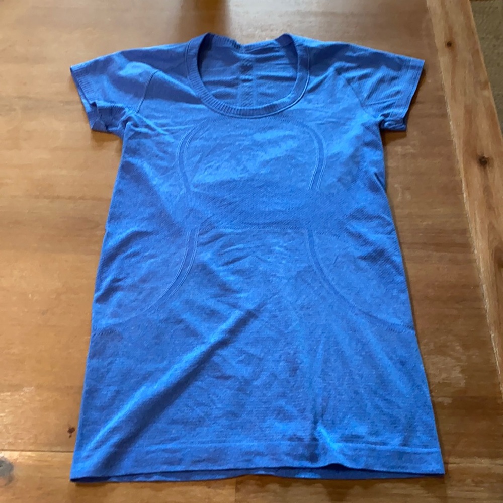 Lululemon Swiftly T-Shirt. Size 6.